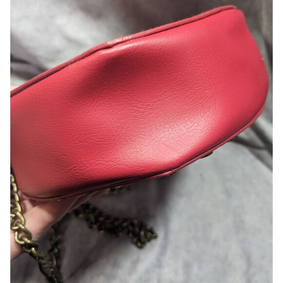 Disney Descendants Evie Heart Crown Purse With Gold Tone Chain And Details - Picture 12 of 16